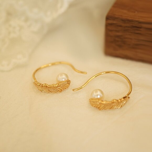 New 18K Yellow Gold Silver Needle Feather Pearl Earrings - Picture 3 of 6